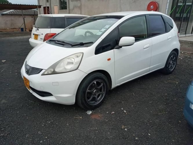 Honda Fit – Cars For Sale in Zimbabwe Under $1 000, $5000, $4 000 ...